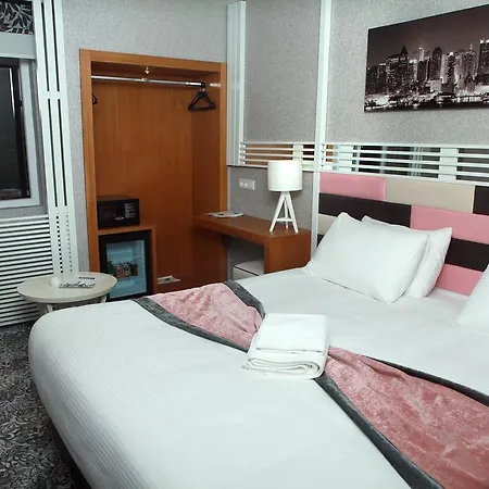 ホテル Manhattan 4*
