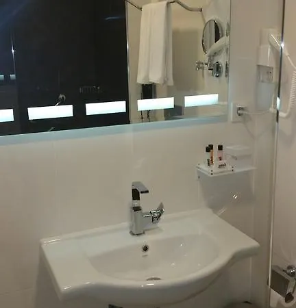 Manhattan ホテル 4*