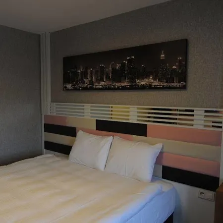Manhattan ホテル 4*